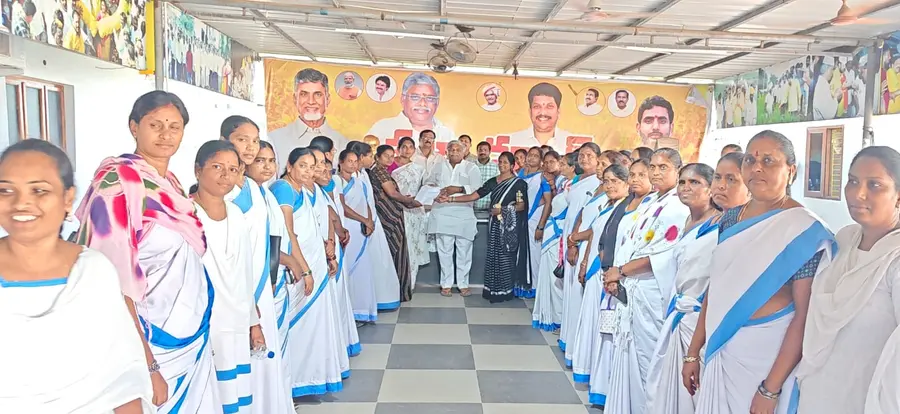 కనీస వేతనాలు, ఉద్యోగ భద్రత కోసం ఆశాల పోరుబాట
- రాష్ట్రవ్యాప్తంగా నిరసన, ర్యాలీలు - ప్రజాప్రతినిధులకు వినతులు image 1
