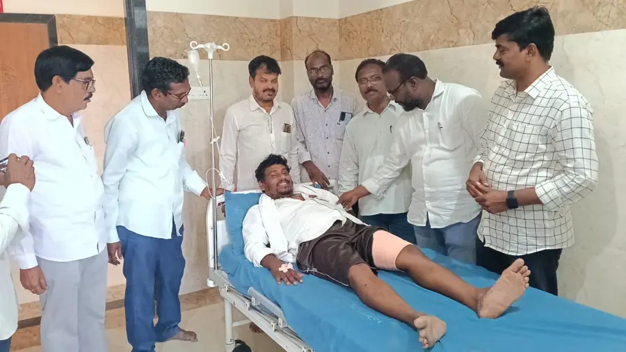 విలేకరిపై దాడిలో ప్రధాన నిందితుడు అరెస్టు
- మిగతా వారిపై నాన్‌‌బెయిలబుల్‌ కేసు నమోదు image 1