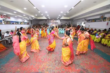 కోలాహలంగా దసరా సాంస్కృతికోత్సవాలు 
- వీధి నాటకాలు, ఫ్లాష్‌‌మాబ్‌, కోలాటాల ప్రదర్శన image 1