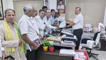 ఆలయ భూముల కౌలు రైతుల 
సమస్యల పరిష్కారానికి కమిషనర్ హామీ 
- ఎపి కౌలు రైతు సంఘం image 1