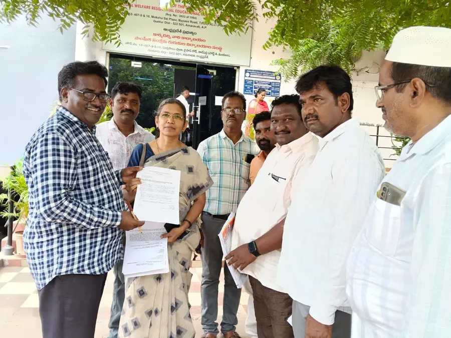 గురుకుల పార్ట్టైమ్ ఉద్యోగుల సమస్యలు పరిష్కరించాలి
- పార్ట్టైమ్ ఉద్యోగుల కోర్ కమిటీ image 1