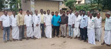 తాళ్లరాంపూర్‌‌లో మళ్లీ వీడీసీ రగడ
- మరోసారి 39 గౌడ, 11 దళిత కుటుంబాల బహిష్కరణ
- కిరాణా, టిఫిన్‌ ‌సెంటర్‌‌లలో వారికి విక్రయాలపై ఆంక్షలు
- దాడి చేసే అవకాశం ఉందని సిపికి ఫిర్యాదు చేసిన బాధిత కుటుంబాలు
ప్రజాశక్తి - హైదరాబాద్‌ బ్యూరో image 1