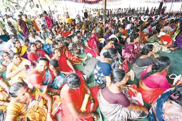 విజయవాడలో నిర్వహించిన మున్సిపాల్_ కార్మికుల ధర్నాకు హజరైన మున్సిపాల్_ కార్మికులు