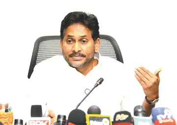 వైఎస్_ఆర్__సిపి కెంద్ర కార్యాలయంలో మిడియాతో మాట్లాడుతున్న వైఎస్_ జగన్_ (1).jpg