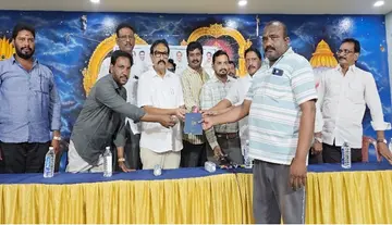 రైతాంగానికి కీలకమైనవి పట్టాదారు పాసుబుక్స్  : జొన్నాడ పంపిణీలో ఎమ్మెల్యే బండారు