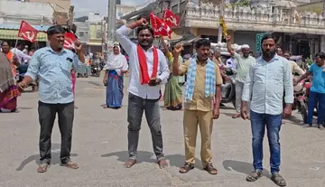 The issue of regularizing all municipal workers must be discussed during the Assembly sessions: CITU District Assistant Secretary B. Mallikarjuna.