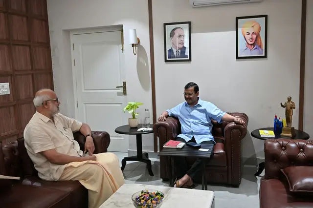  బిజెపి జేబు సంస్థగా ఇడి!
- తీవ్ర నియంతృత్వ, ఆధిపత్య ధోరణితో ఎలక్షన్ కమిషన్
- బిజెపి ఉద్యోగిలాగే చీఫ్ ఎలక్షన్ కమిషనర్ పని చేస్తున్నారు
- అన్ని పార్టీలతో చర్చలు జరుపుతున్నాం
- కేజ్రీవాల్తో భేటీ సందర్భంగా సిపిఎం ప్రధాన కార్యదర్శి ఎంఎ బేబీ image 1