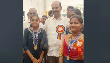 'Shining Stars' Award for Students of School for the Deaf
