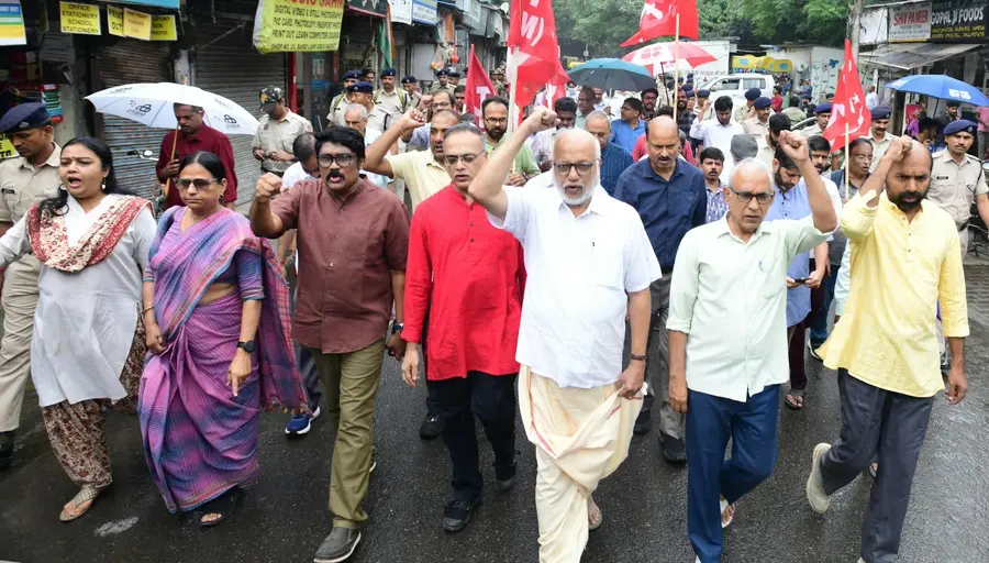 జ్ఙానేష్ కుమార్ వైదొలగాల్సిందే !
- బాధ్యత లేకుండా పదవి పట్టుకుని వేలాడటం సరికాదు
- సిపిఎం ప్రధాన కార్యదర్శి ఎం.ఎ బేబీ image 1