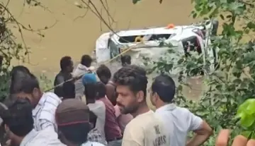 Car plunges into waterfall – 8 dead