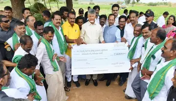 CM Chandrababu handed over a cheque for Rs 300 crore in R&R funds to farmers and displaced persons of the Veligonda region.
