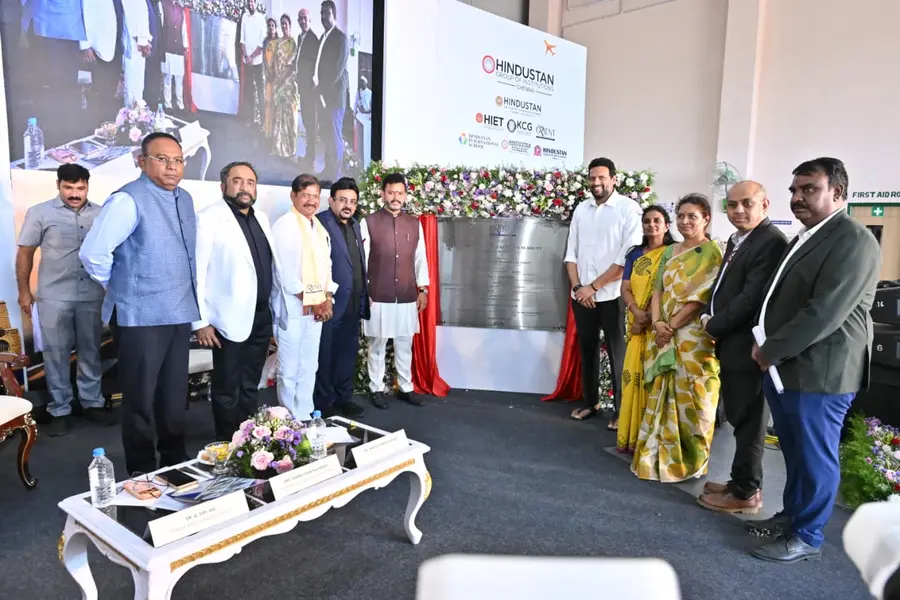 ఏవియేషన్ హబ్గా కర్నూలు
-ఎఫ్టిఒల సంఖ్య పెంచుతాం
-కేంద్ర మంత్రి రామ్మోహన్ నాయుడు
-ఓరియంట్ ఫ్లైట్స్ ఏవియేషన్ అకాడమీ ప్రారంభం image 1