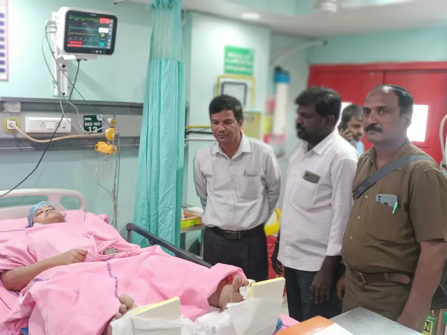 కండక్టర్‌‌ ప్రవళికను పరామర్శించినఎస్‌‌డబ్ల్యుఎఫ్‌ నేతలు
ప్రజాశక్తి - హైదరాబాద్  బ్యూరో image 1