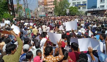 ఉద్యోగిపై లాఠీ..