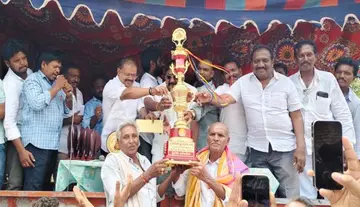 Bull-taming contests held with enthusiasm in Choppella