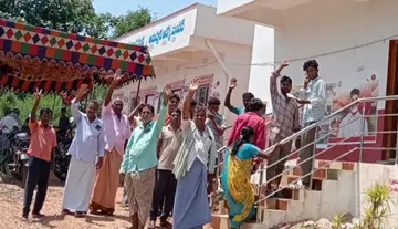 Shortage of staff for comprehensive land resurvey... Farmers protest.