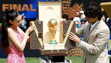 The first Korean actress to unveil the FIFA World Cup trophy.