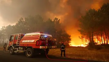 Wildfires in France and Spain – Hundreds evacuated by boat