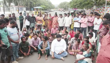లభ్యంకాని ఆరుగురి ఆచూకీ - మత్స్యకారుల ఆందోళన