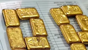 15 kg of smuggled gold seized at the Bangladesh border.