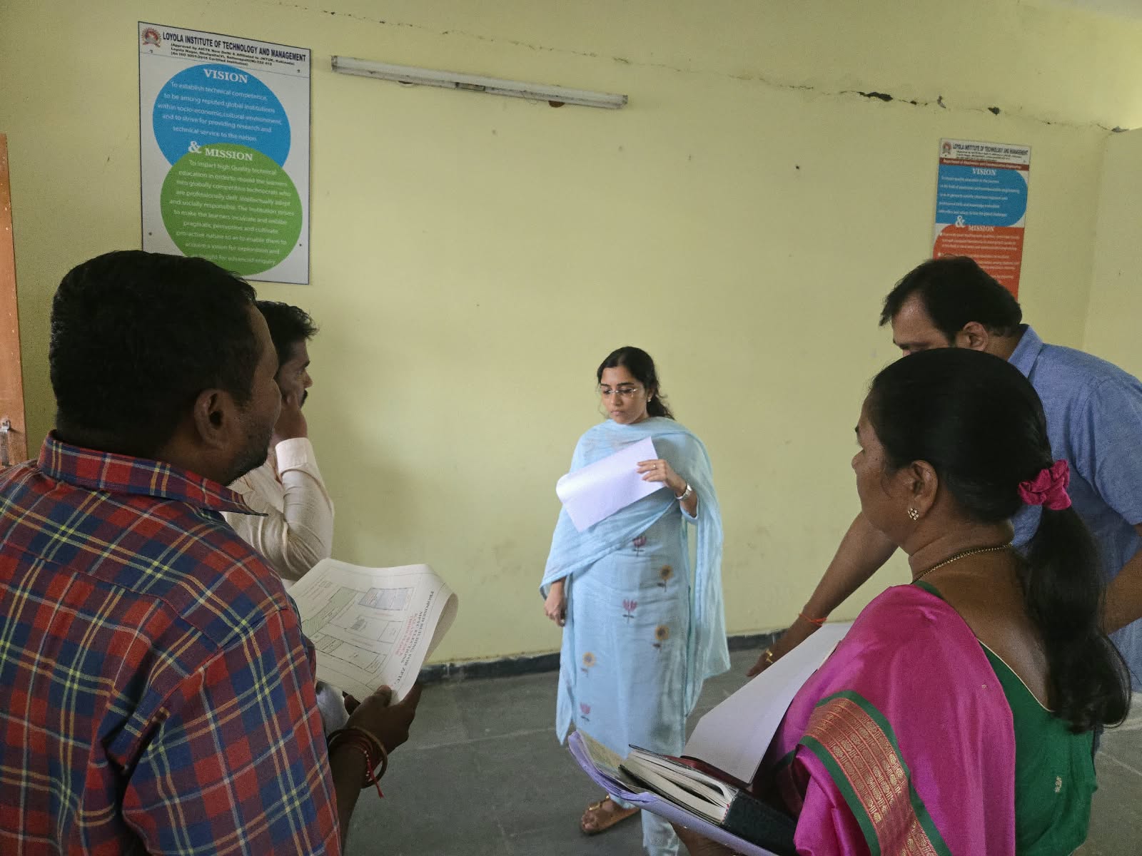 స్ట్రాంగ్ రూములు 24 గంటలూ బందోబస్తు : జెసి image 1