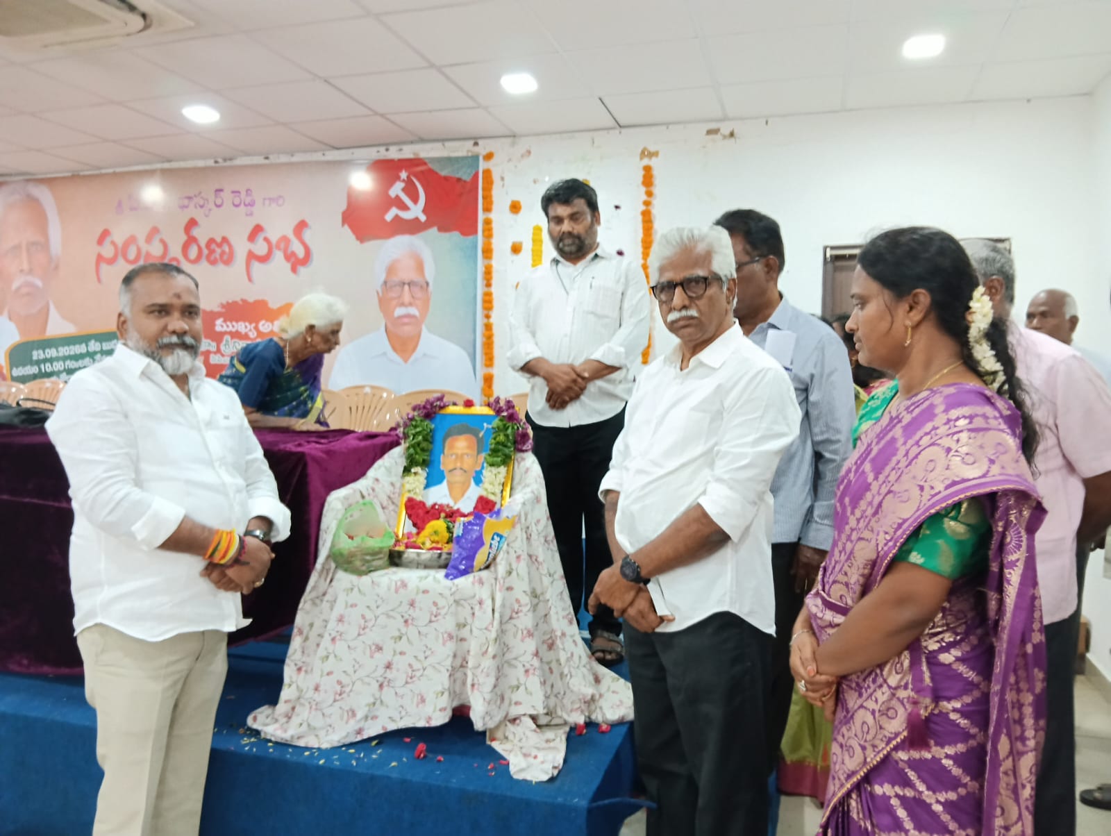 భాస్కర్ రెడ్డిది అసాధారణ వ్యక్తిత్వం
- సంస్మరణ సభలో వి.శ్రీనివాసరావు image 1