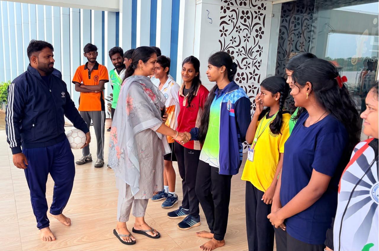 ఘనంగా కృష్ణాజిల్లా పురుషుల మహిళా షూటింగ్ బాల్ జట్టు ఎంపికలు image 1