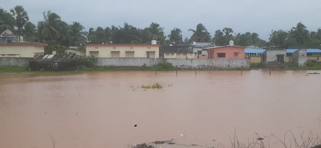 వర్షాలతో ఉప్పాడ అతలాకుతలం image 1
