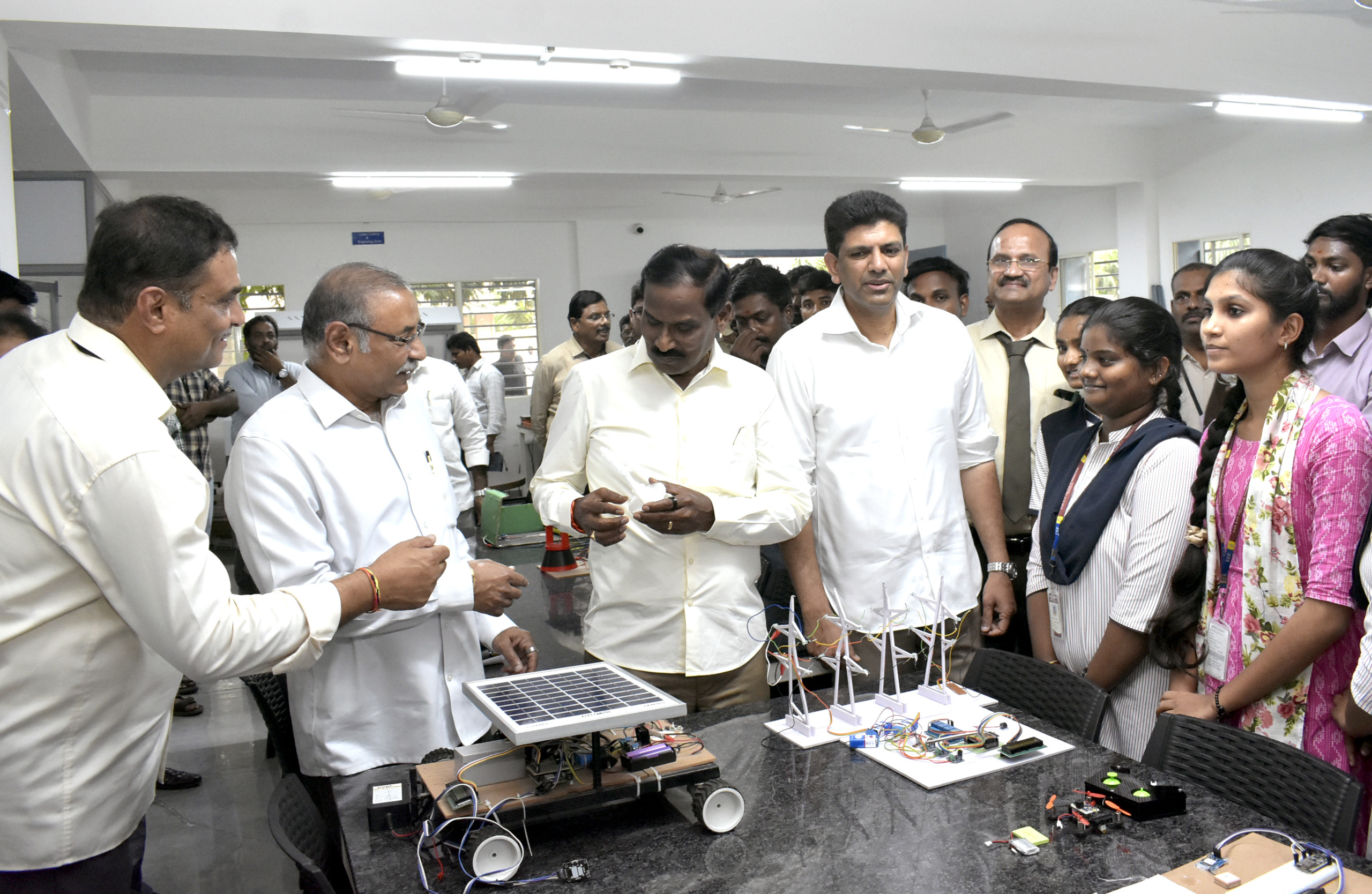 భారత్‌ను ప్రపంచ స్టార్టప్ హబ్‌గా తీర్చిదిద్దాలి
- కేంద్ర సహాయ మంత్రి డాక్టర్‌ పెమ్మసాని చంద్రశేఖర్ image 1