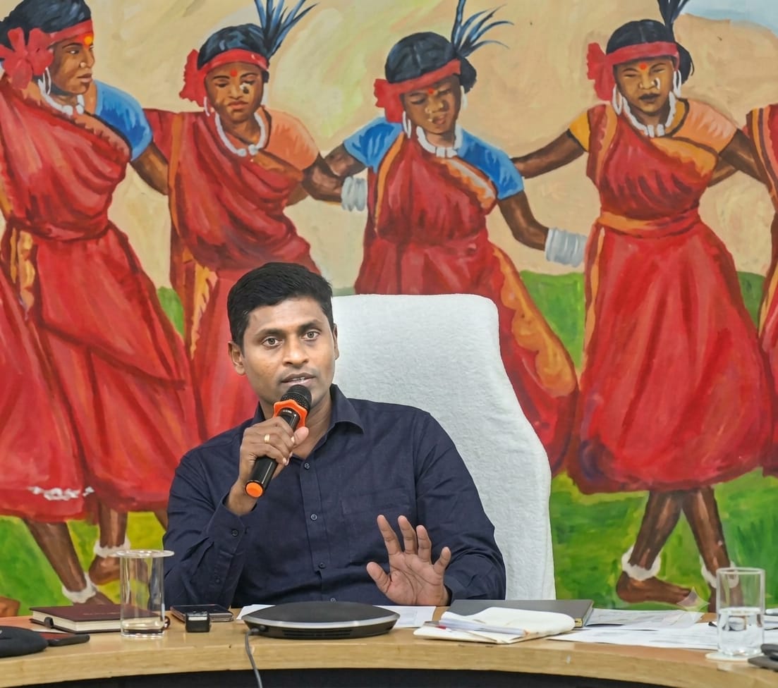 స్థానిక సంస్థల ఎన్నికలకు పకడ్బందీ ఏర్పాట్లు 
సున్నిత, సమస్యాత్మక పోలింగ్ కేంద్రాలపై సమగ్ర నివేదికలు సమర్పించాలి
టెలీ కాన్ఫరెన్స్‌లో జిల్లా ఎన్నికల అధికారి దినేష్ కుమార్ image 1