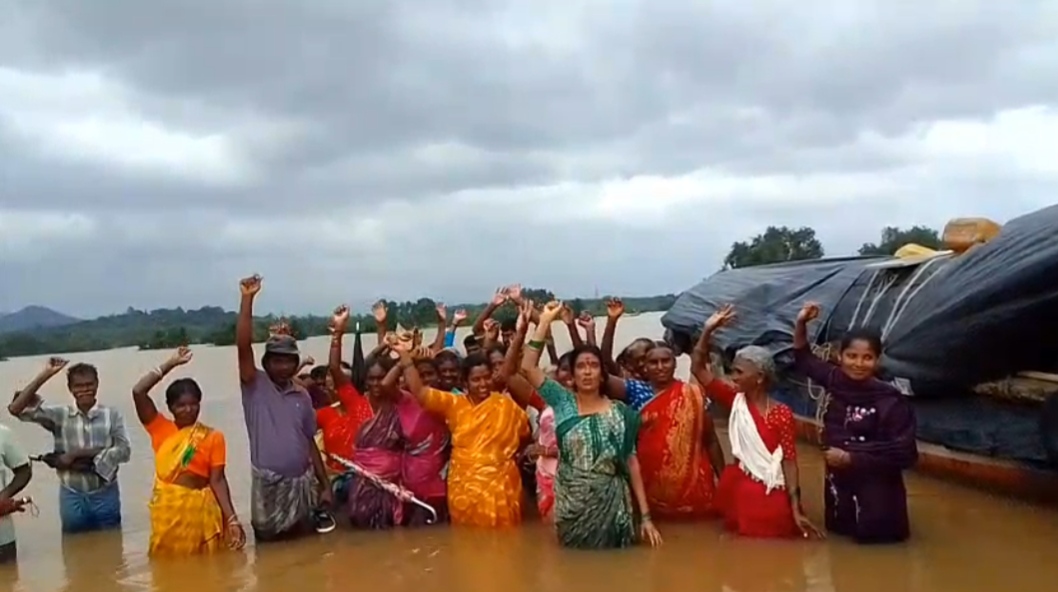 ‘పోలవరం’ పరిహారం కోసం జలదీక్ష image 1