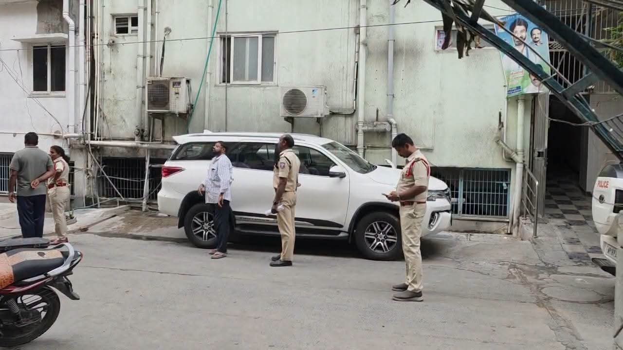 Late-night police commotion in Palnadu...