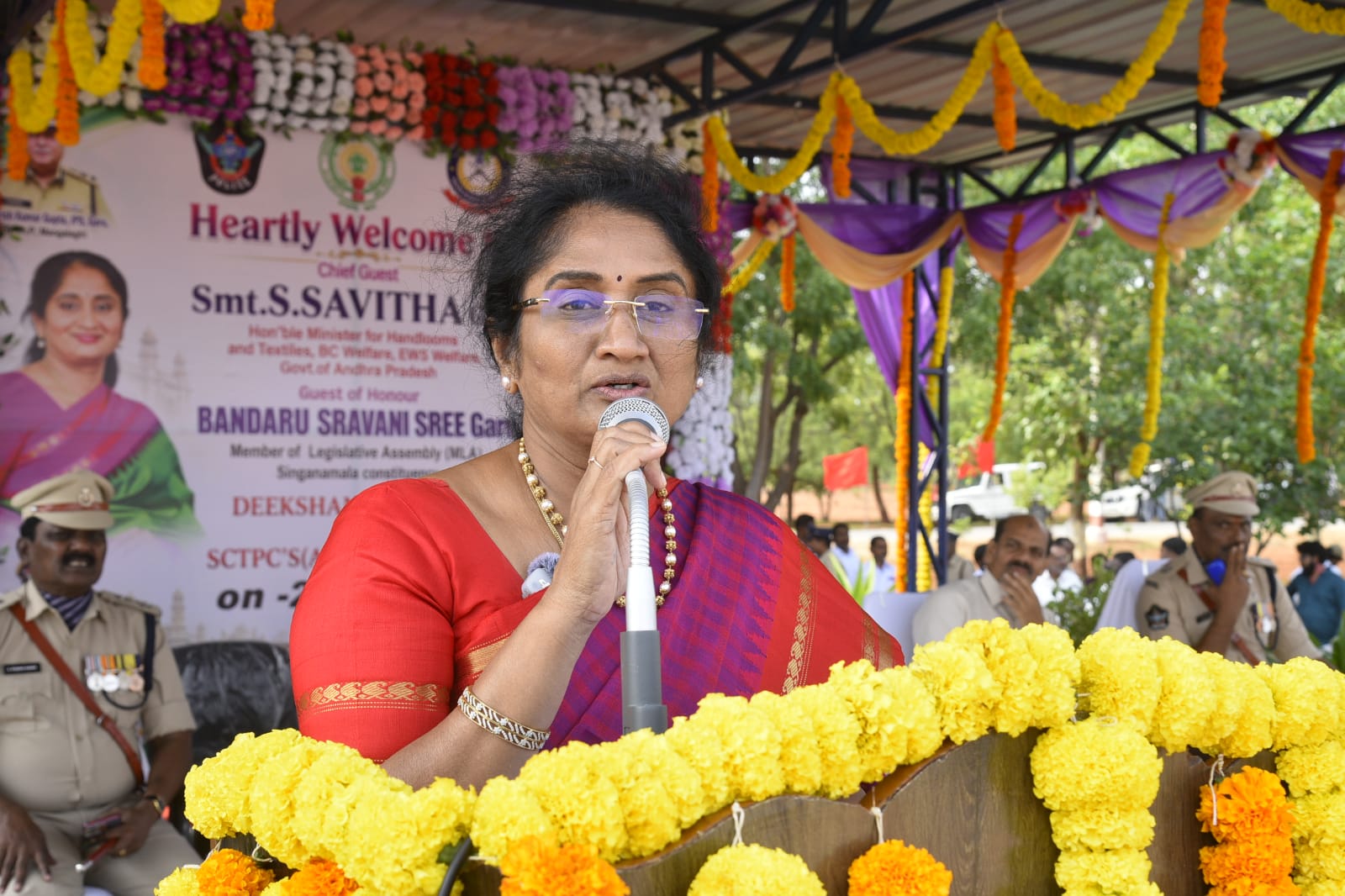 ప్రజలు, పోలీసుల సంక్షేమమే లక్ష్యం
- ఎపిఎస్‌‌పి, ఎస్‌‌సిటిపిసి పాసింగ్ అవుట్ పరేడ్‌‌లో మంత్రి సవితమ్మ image 1
