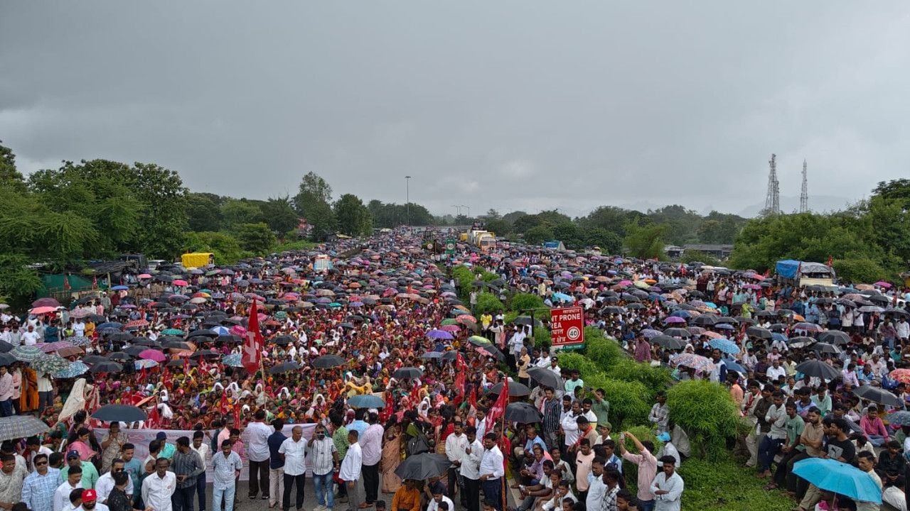 విద్యుత్ చార్జీల మోత: దహనులో సీపీఐ(ఎం) భారీ ఆందోళన.. జాతీయ రహదారి దిగ్బంధం