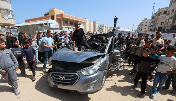 Israeli strikes in Gaza kill three