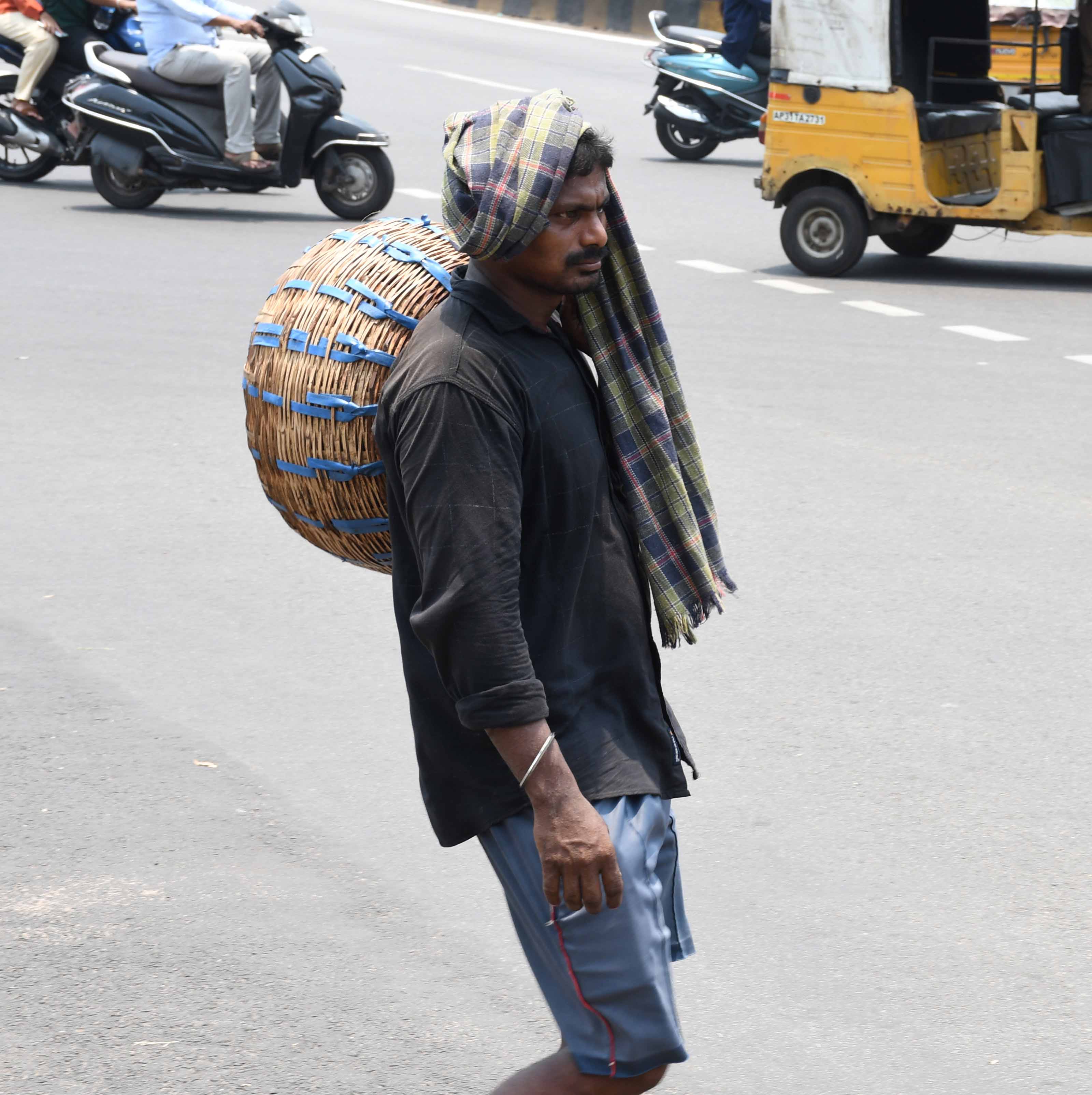 ప్రజలను బెంబేలెత్తిస్తున్న ఎండలు