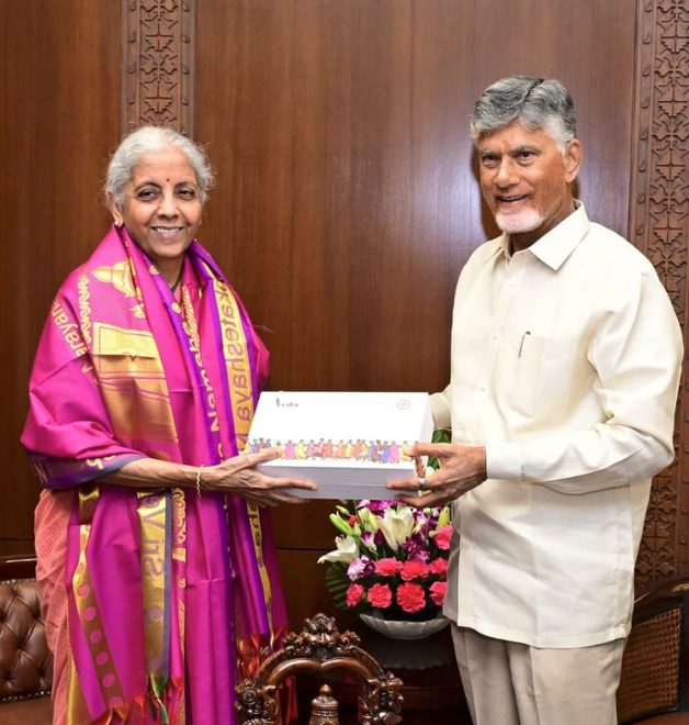 ఢిల్లీలో చంద్రబాబు బిజీబిజీ
- నేడు ప్రధానితో భేటీ
-  కేంద్ర ఆర్థిక మంత్రి నిర్మలా సీతారామన్‌తో
 జిహెచ్‌హెచ్‌ కార్యాచరణపై చర్చలు image 1