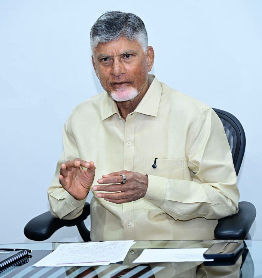 ‘స్థానిక’ ఎన్నికల్లో బిసిలకు 40 శాతం సీట్లు 
- గెలుపే ధ్యేయంగా పనిచేయాలి
- పార్టీ నేతలతో టిడిపి అధినేత చంద్రబాబు image 1