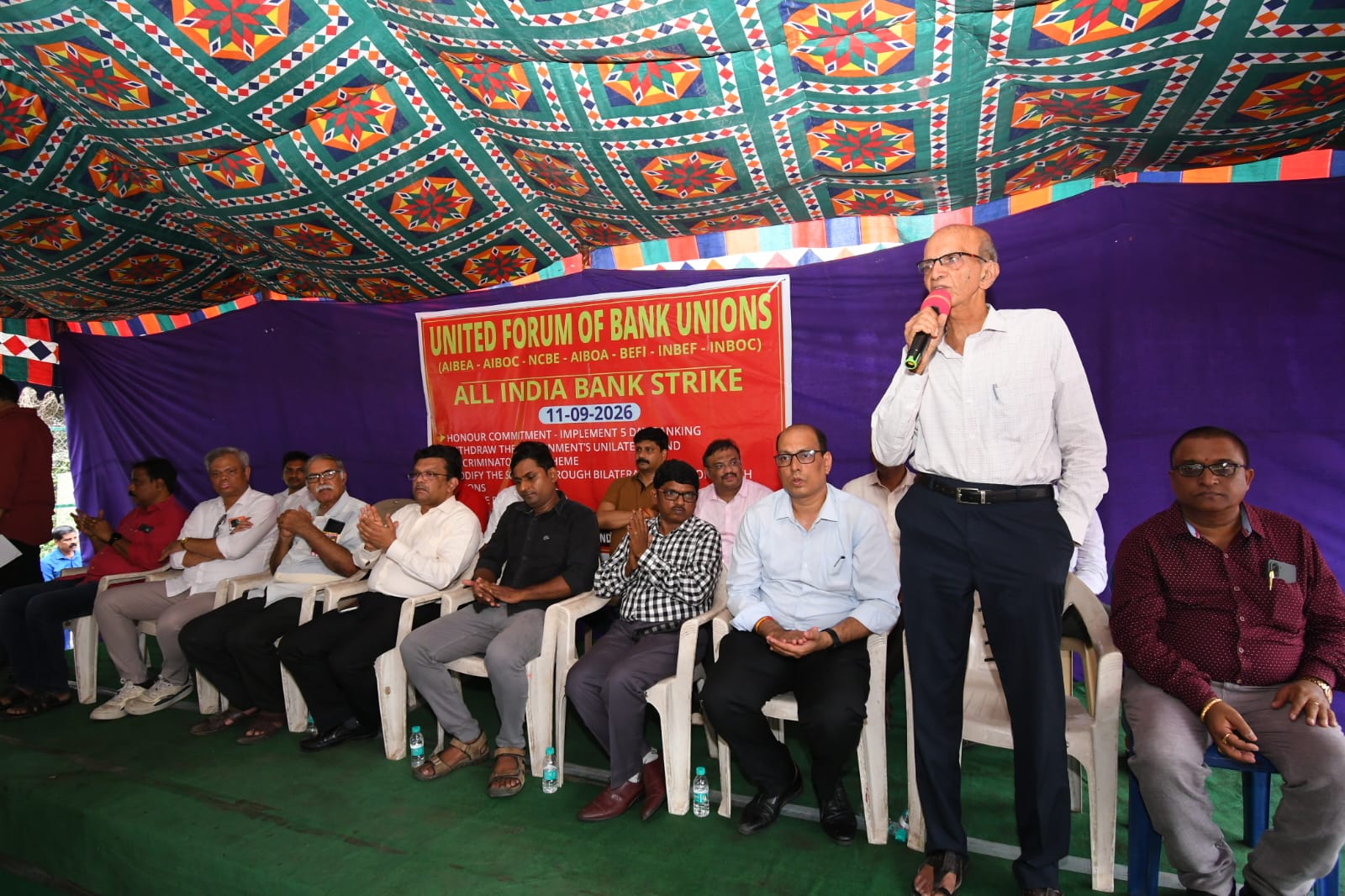 https://prajasakti.com/te-IN/districts/ntr/banking-services-stalled-bezawada-reverberated-with-the-slogans-of-bankers