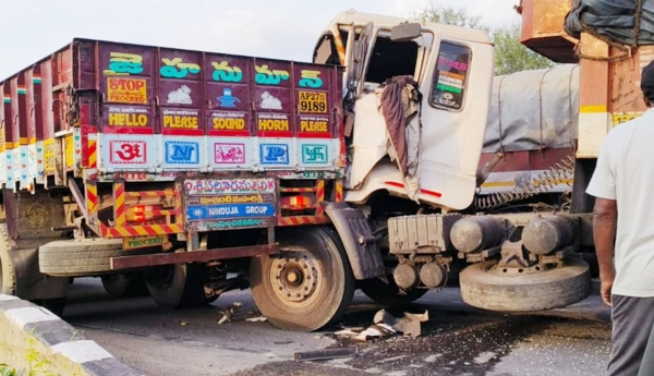 Another accident on the Sitarampet bridge.