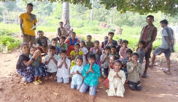 Set up a school in the village: Request from students' parents.