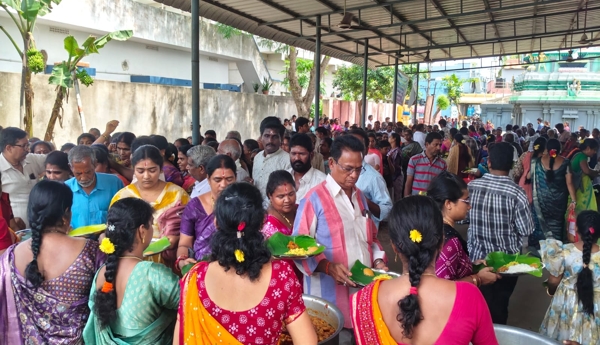 Grand community feast (anna samaradhana) at the temple