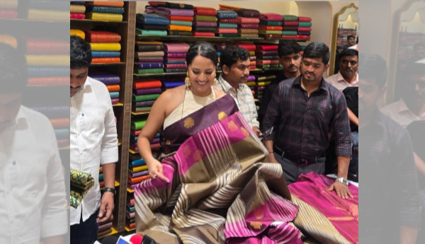 Film actress Anasuya inaugurated the Kanchipuram Narayani Silks showroom.
