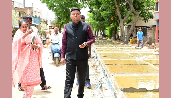 పాపాఘ్ని నదిపై నిర్మిస్తున్న హై లెవెల్ బ్రిడ్జి పనులను పరిశీలించిన జిల్లా కలెక్టర్ నిశాంత్ కుమార్