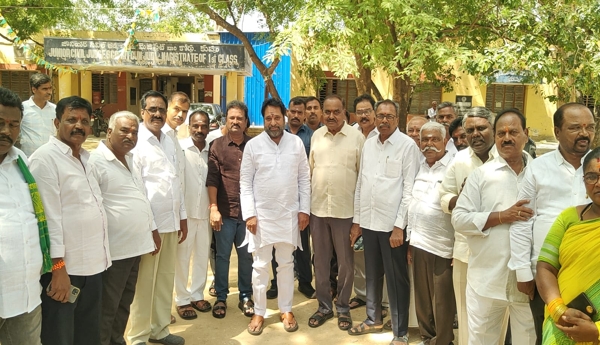 MLA Amar and TDP cadres appear before the Kuppam court.
