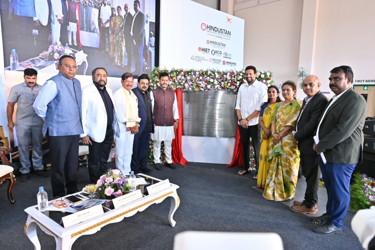 ఏవియేషన్‌ హబ్‌గా కర్నూలు
-ఎఫ్‌టిఒల సంఖ్య పెంచుతాం
-కేంద్ర మంత్రి రామ్మోహన్‌ నాయుడు
-ఓరియంట్‌ ఫ్లైట్స్‌ ఏవియేషన్‌ అకాడమీ ప్రారంభం image 1