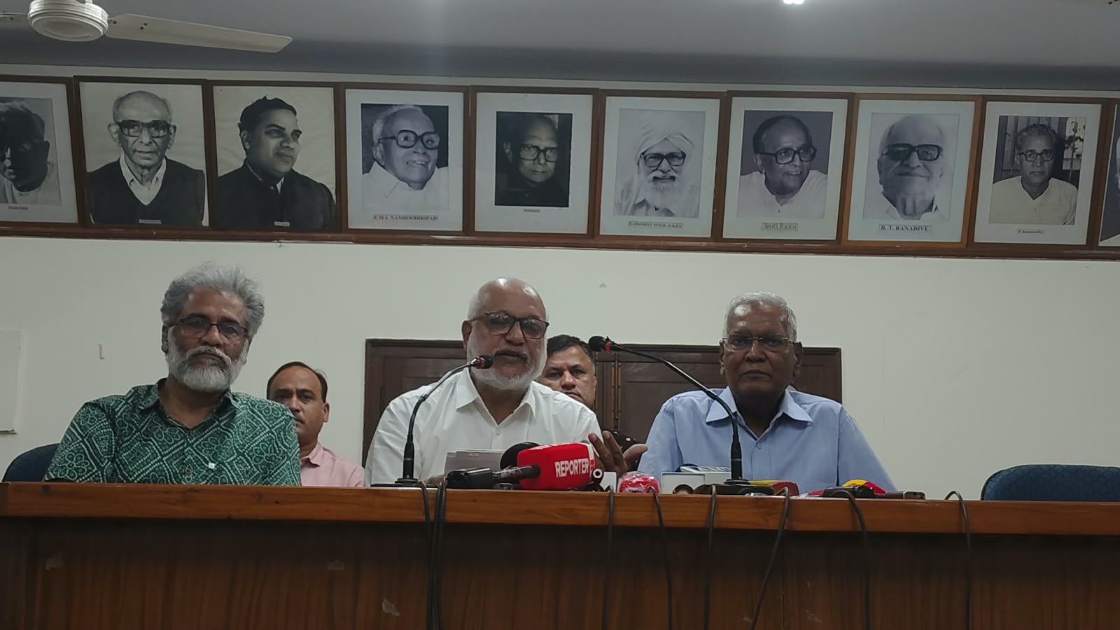 సిఇసిని తక్ష‍ణమే తొలగించండి 
ఎస్ఐఆర్ ని నిలిపివేయాలి
26 నుంచి అక్టోబర్‌ 2 వరకూ దేశవ్యాప్త నిరసనలు
ఐదు వామపక్ష పార్టీల పిలుపు image 1