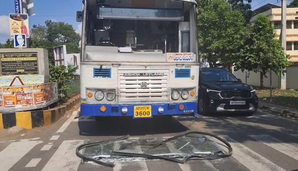 APSRTC Hired Bus - A minor mishap - the bus's front windshield fell off..!
