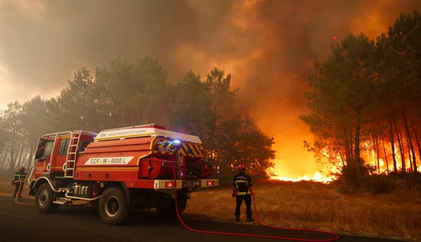 Wildfires in France and Spain – Hundreds evacuated by boat