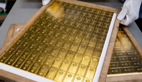 Huge gold found in former spy officer's house..!